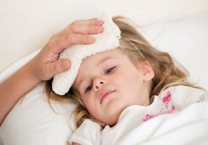 hình ảnh em bé bị ốm