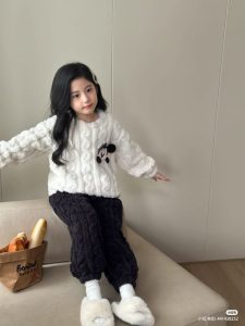 hình ảnh bộ quần áo bé gái