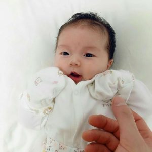 em bé nấc